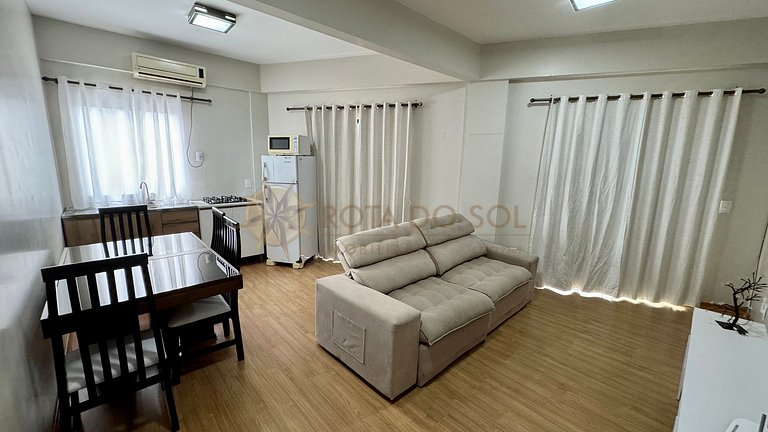 010F - Apartamento no Centro de Bombinhas com 1 quarto alugu