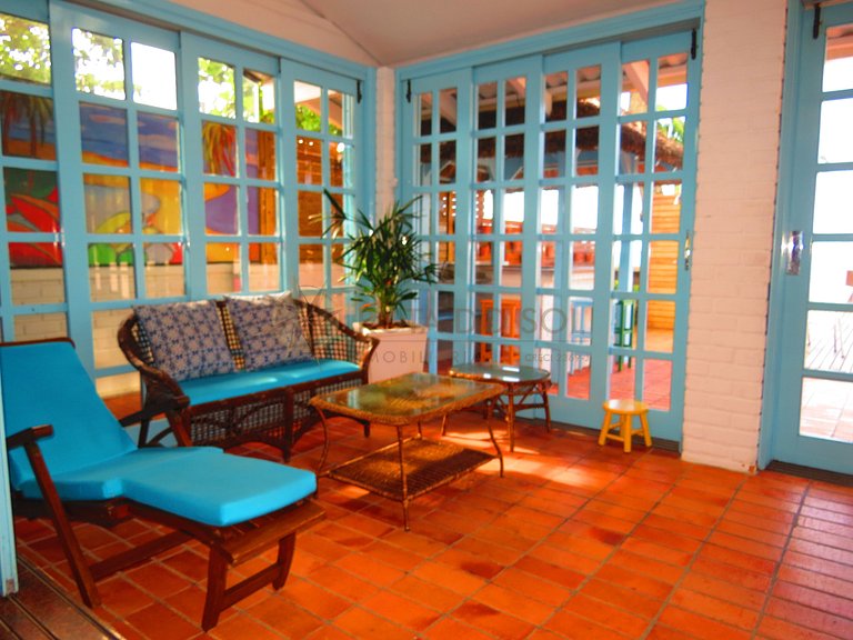 Casa frente mar com piscina no Centro de Bombinhas