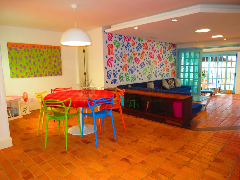 Casa frente mar com piscina no Centro de Bombinhas