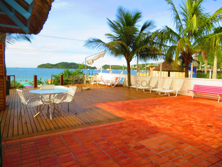 Casa frente mar com piscina no Centro de Bombinhas