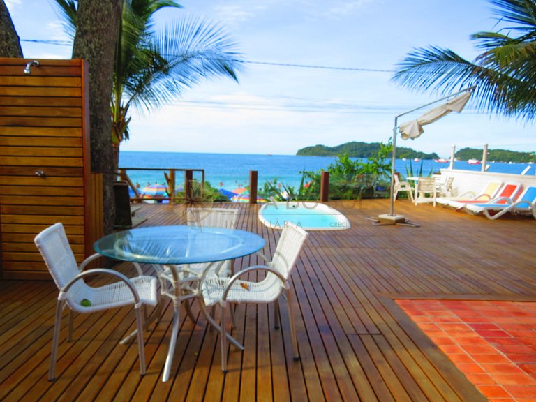 Casa frente mar com piscina no Centro de Bombinhas