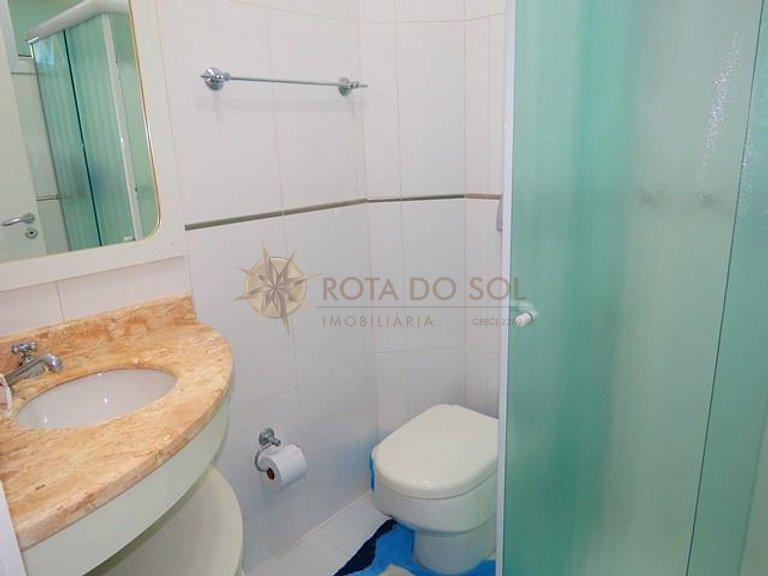 Apartamento com piscina e vista mar no centro de Bombinhas