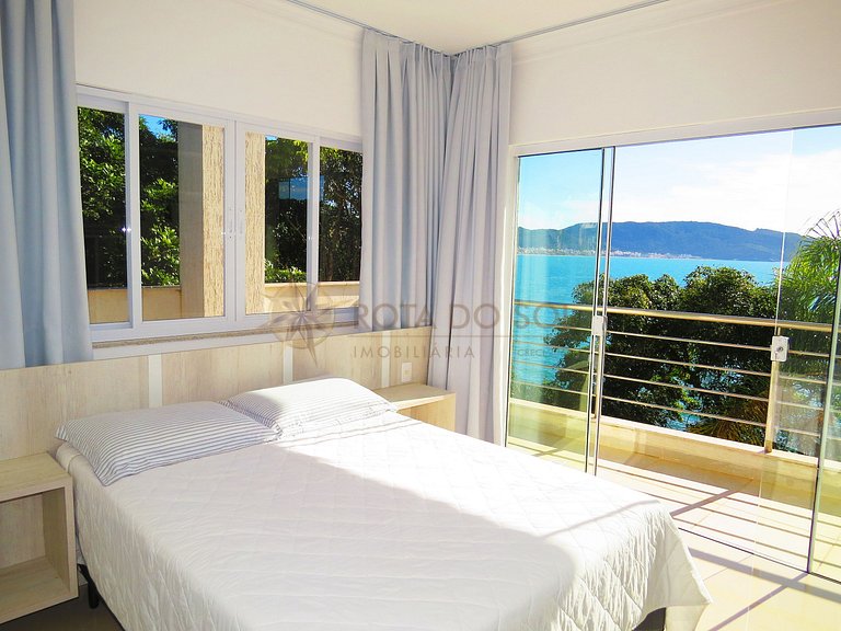 010B - Exclusive Beachfront Triplex in Bombinhas
