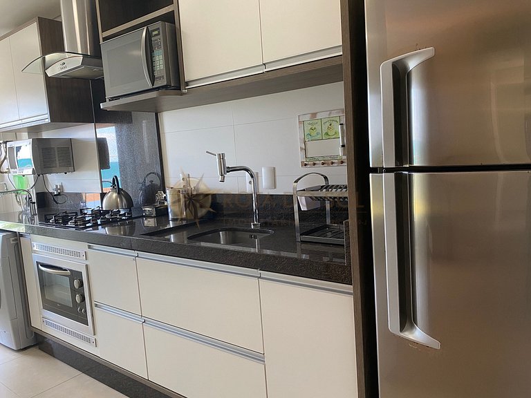 Apartamento para alugar em Bombinhas com piscina e vista mar