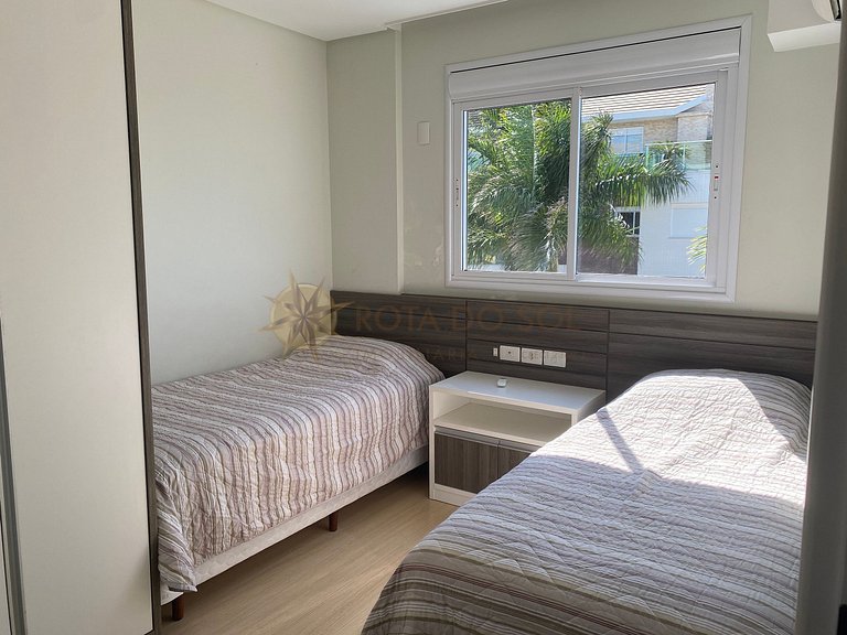 Apartamento para alugar em Bombinhas com piscina e vista mar