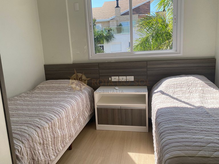 Apartamento para alugar em Bombinhas com piscina e vista mar