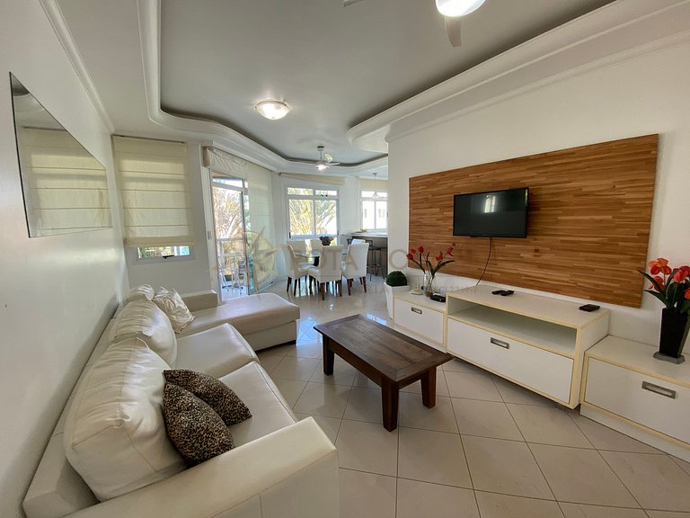 Apartamento com piscina para aluguel em Bombinhas frente mar