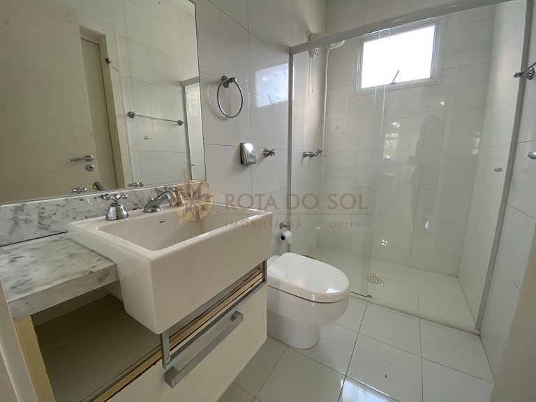 Apartamento com piscina para aluguel em Bombinhas frente mar