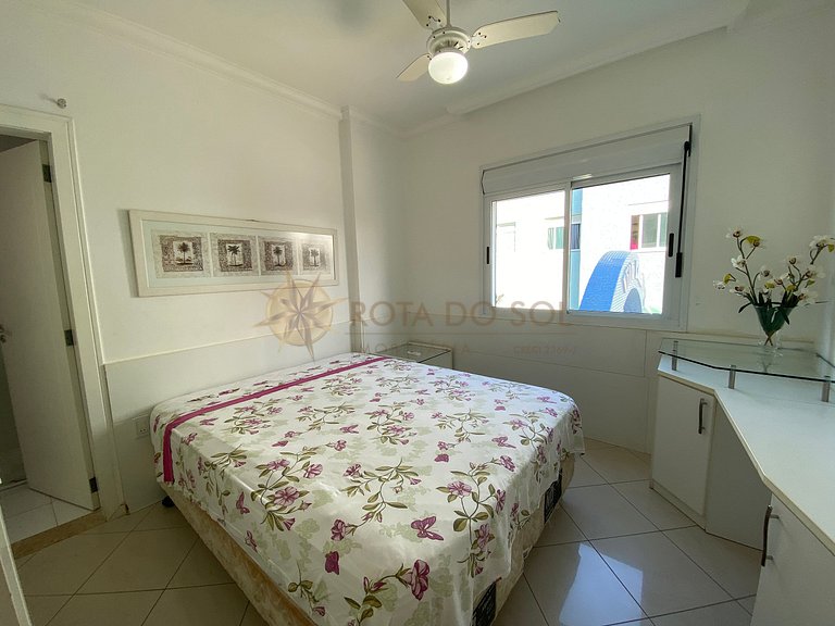 Apartamento com piscina para aluguel em Bombinhas frente mar