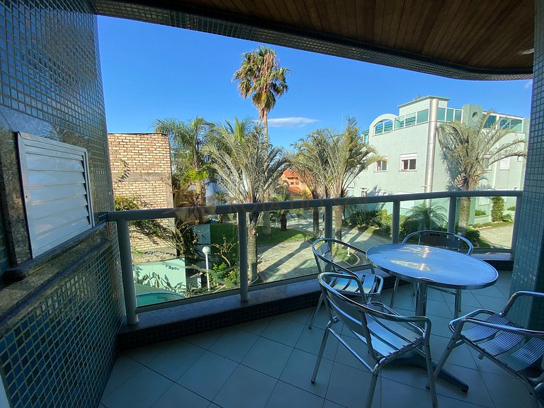 Apartamento com piscina para aluguel em Bombinhas frente mar