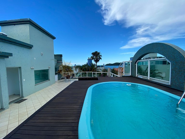 Apartamento com piscina para aluguel em Bombinhas frente mar