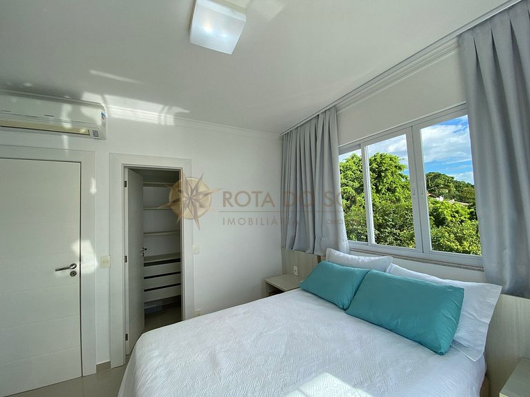 010B - Exclusive Beachfront Triplex in Bombinhas