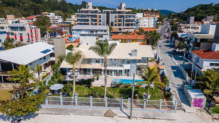 Casa beira mar no Centro de Bombinhas para 16 pessoas