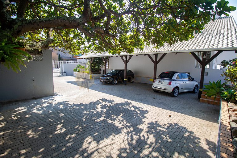 Casa beira mar no Centro de Bombinhas para 16 pessoas
