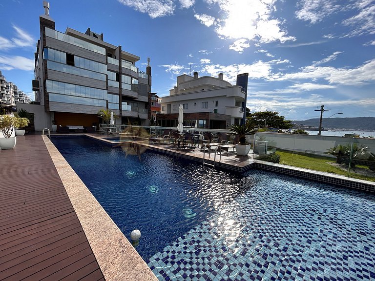 Infinity Blue em Bombinhas frente ao mar