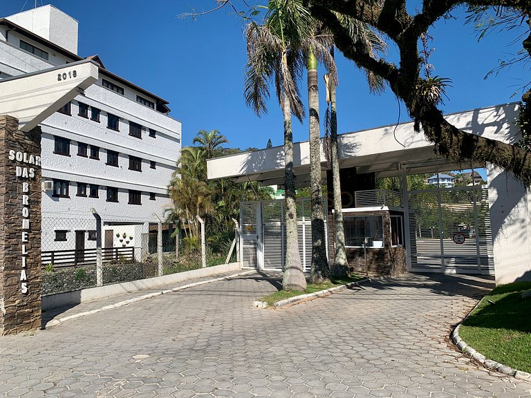 Apartamento com excelente localização em Bombinhas.