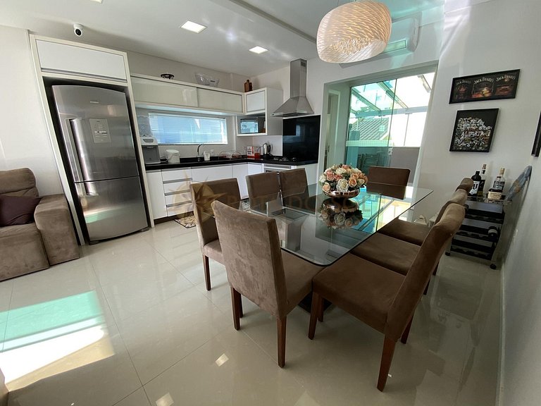 Cobertura duplex com suítes, 02 vagas, com jacuzzi Bombinhas