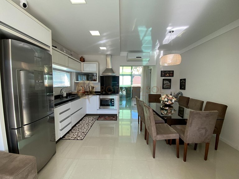 Cobertura duplex com suítes, 02 vagas, com jacuzzi Bombinhas