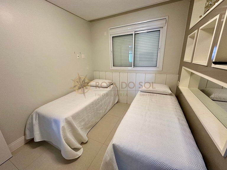 Apartamento com piscina e jacuzzis no Centro de Bombinhas.
