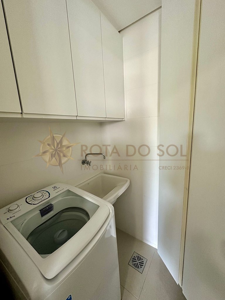 Apartamento com piscina e jacuzzis no Centro de Bombinhas.