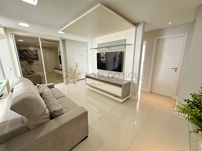 Apartamento com piscina e jacuzzis no Centro de Bombinhas.