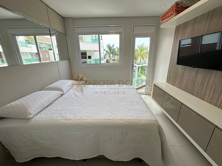 Apartamento com piscina e jacuzzis no Centro de Bombinhas.