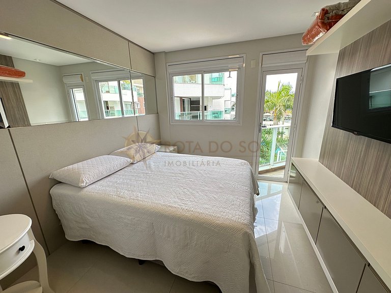 Apartamento com piscina e jacuzzis no Centro de Bombinhas.