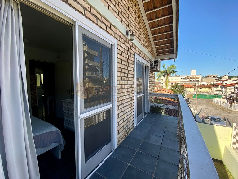 Casa para 10 pessoas no Centro de Bombinhas