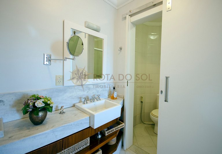 Linda cobertura com jacuzzi à poucos metros do mar!