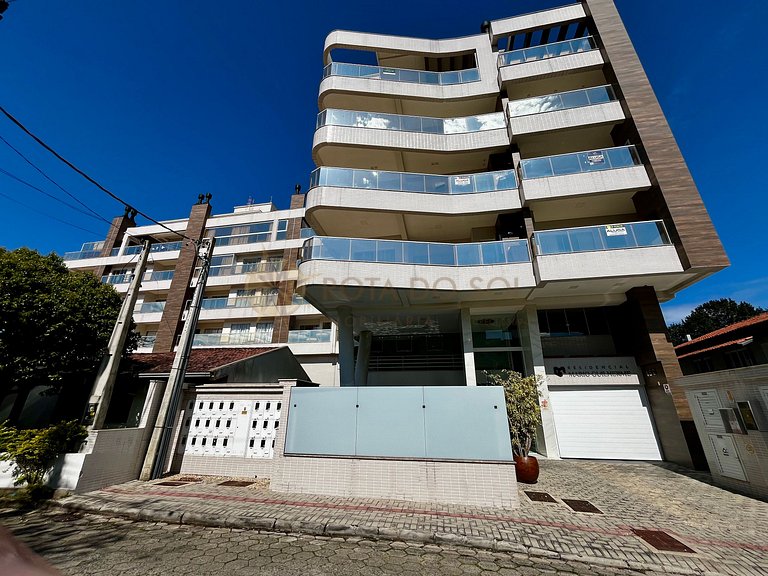 Exclusiva Cobertura Duplex a Poucos metros do Mar em SC