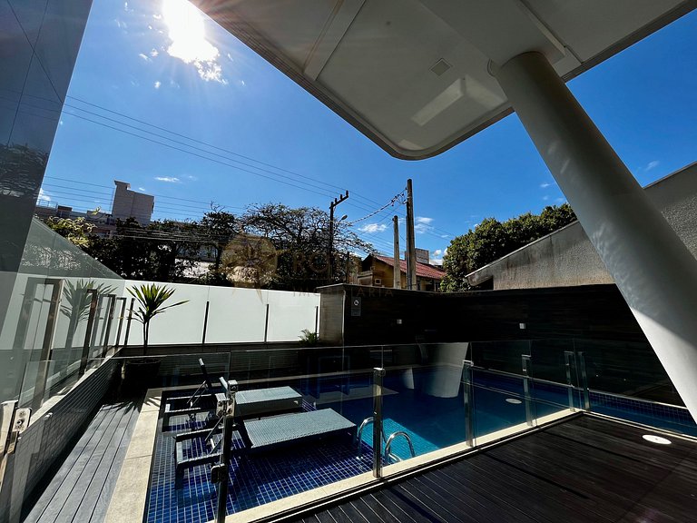 Exclusiva Cobertura Duplex a Poucos metros do Mar em SC