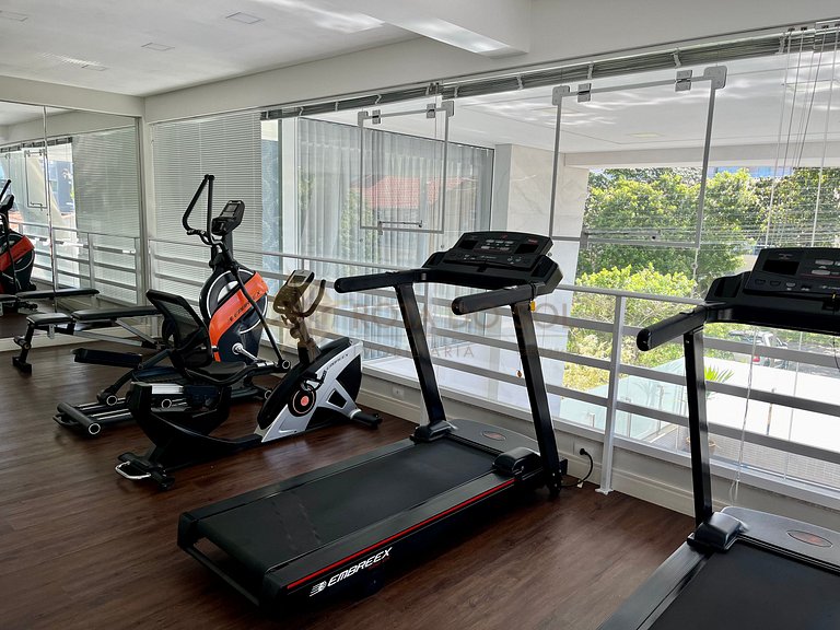 Cobertura com jacuzzi e churrasqueira a poucos passos do mar