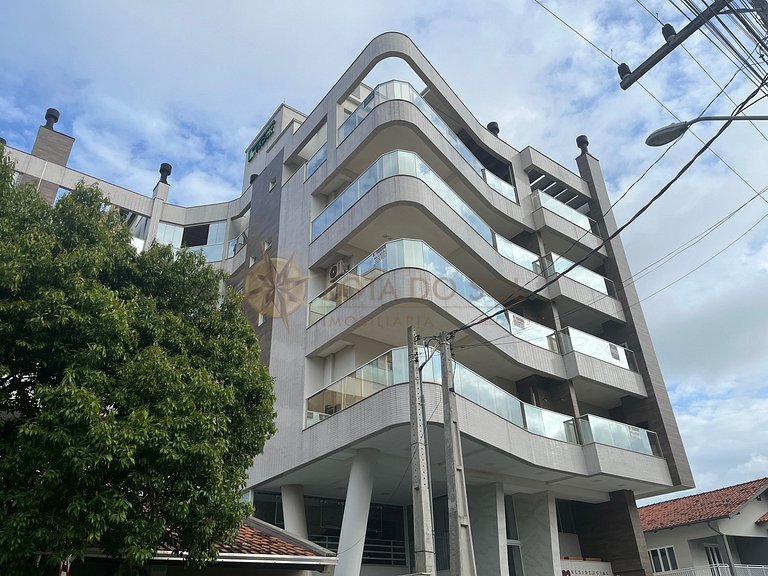 Exclusiva Cobertura Duplex a Poucos metros do Mar em SC