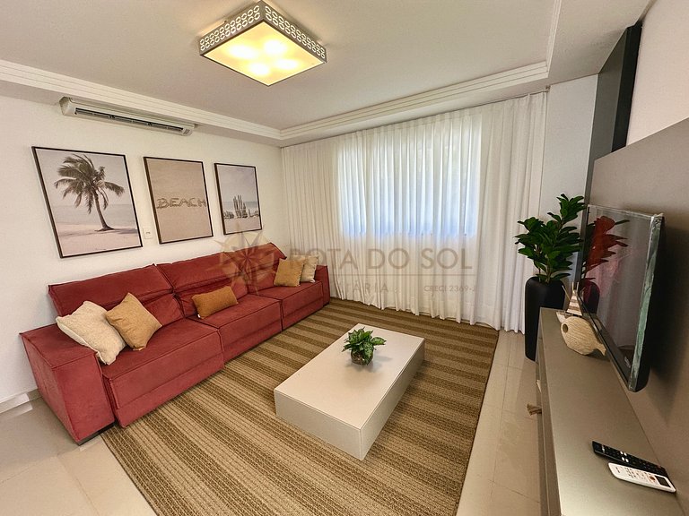 010B - Exclusive Beachfront Triplex in Bombinhas