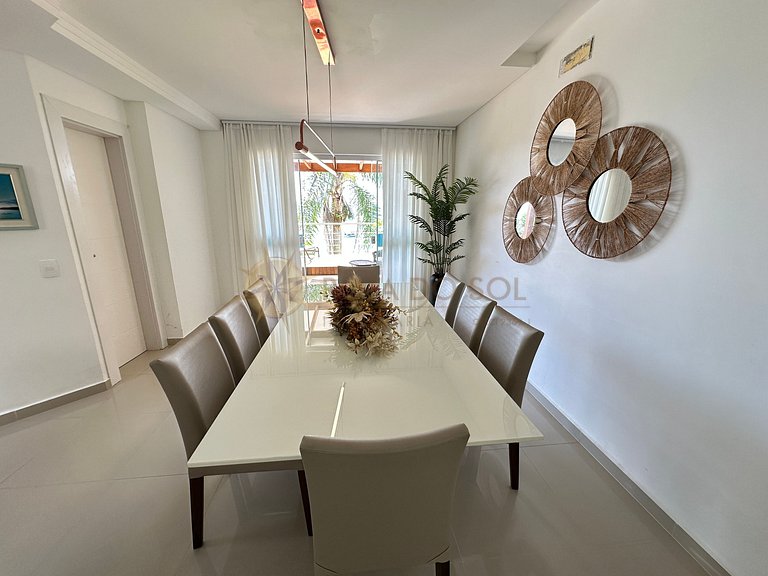 010B - Exclusive Beachfront Triplex in Bombinhas