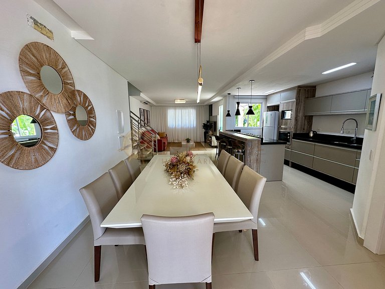 010B - Exclusive Beachfront Triplex in Bombinhas