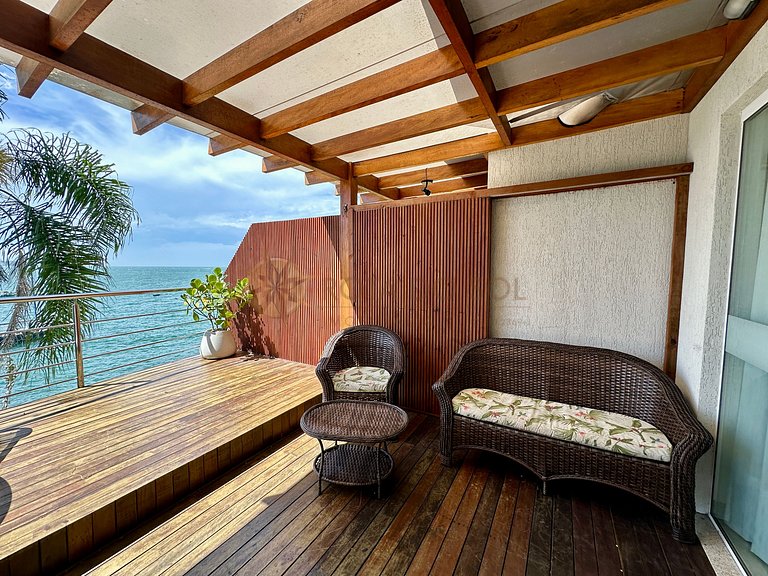 010B - Exclusive Beachfront Triplex in Bombinhas