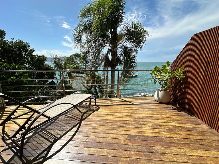 010B - Exclusive Beachfront Triplex in Bombinhas
