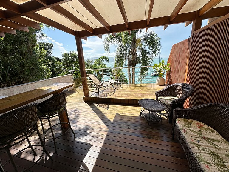 010B - Exclusive Beachfront Triplex in Bombinhas