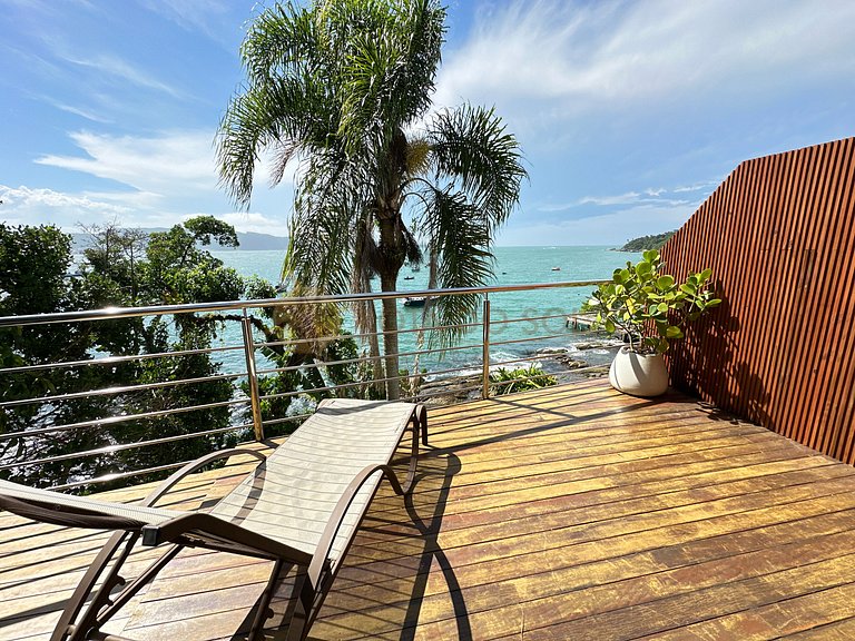 010B - Exclusive Beachfront Triplex in Bombinhas