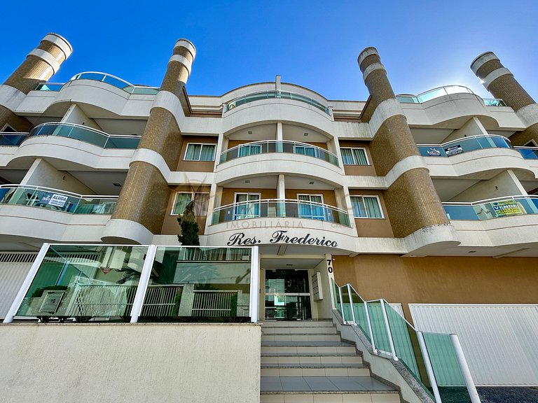 Apartamento para alugar com banheira e vista mar Bombinhas.