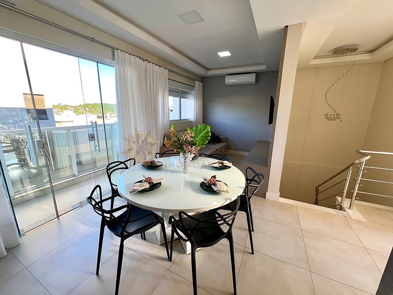 Exclusiva Cobertura Duplex a Poucos metros do Mar em SC