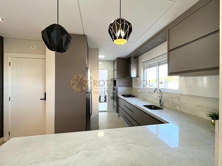 Exclusiva Cobertura Duplex a Poucos metros do Mar em SC