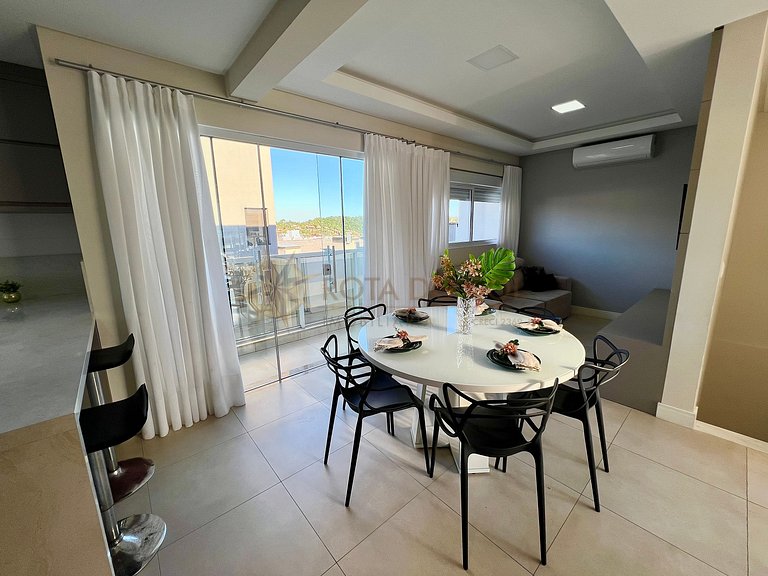 Exclusiva Cobertura Duplex a Poucos metros do Mar em SC