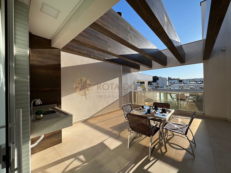Exclusiva Cobertura Duplex a Poucos metros do Mar em SC