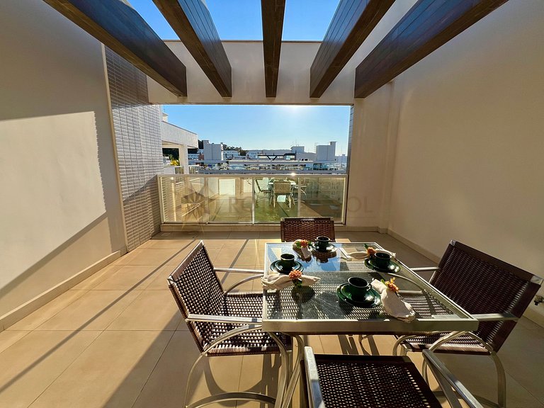Exclusiva Cobertura Duplex a Poucos metros do Mar em SC