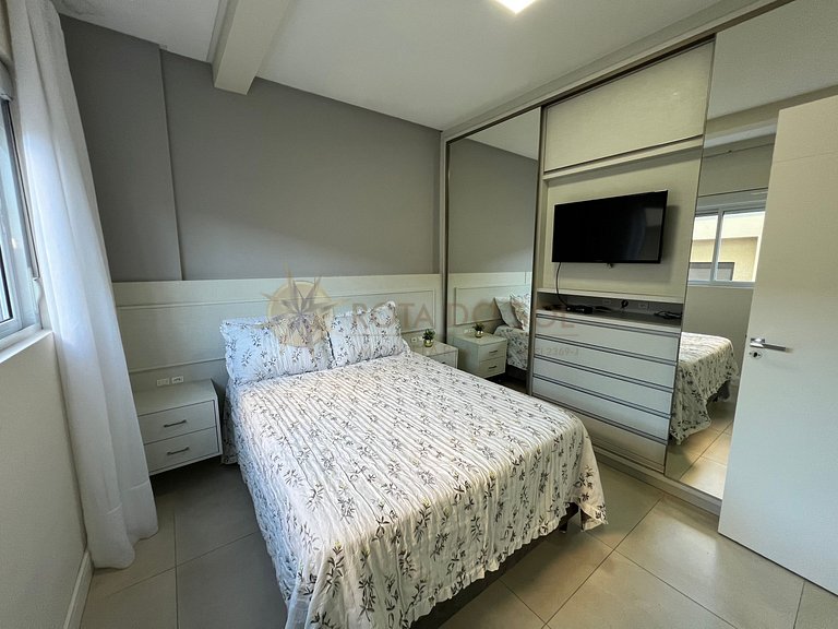 Exclusiva Cobertura Duplex a Poucos metros do Mar em SC
