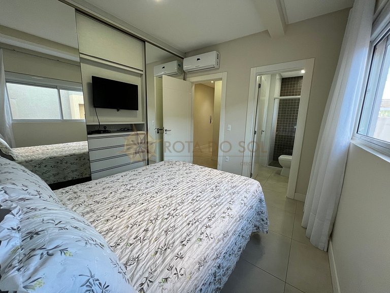 Exclusiva Cobertura Duplex a Poucos metros do Mar em SC