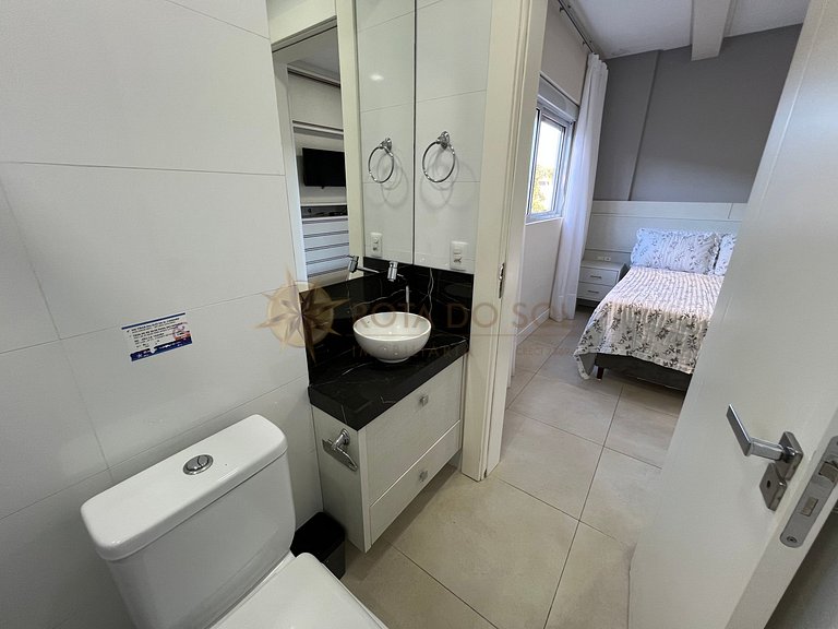 Exclusiva Cobertura Duplex a Poucos metros do Mar em SC