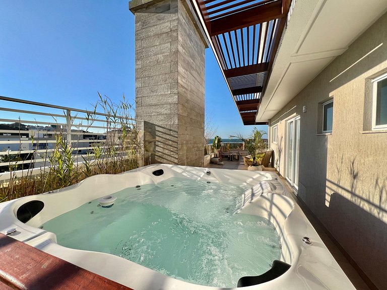 Cod. 105 - Cobertura para 8 pessoas em Bombinhas com Jacuzzi